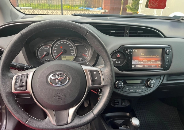Toyota Yaris cena 42990 przebieg: 91000, rok produkcji 2014 z Kartuzy małe 277